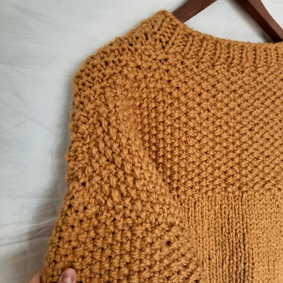 Handmade wool sweater - Picture 3 of 4
